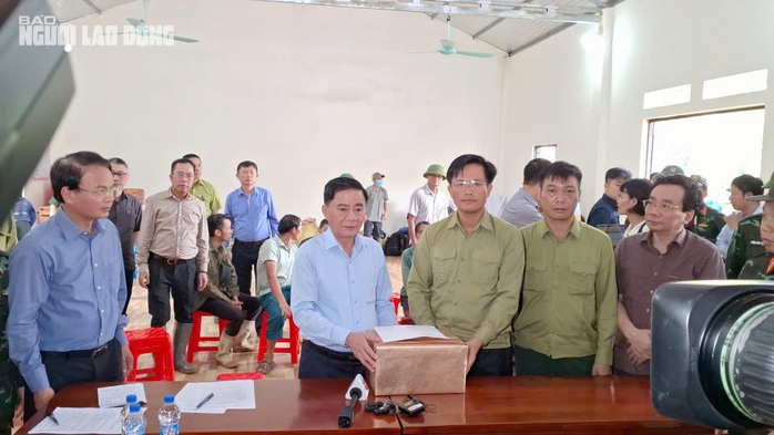 Nỗi đau xé lòng ở Làng Nủ: Tìm thấy thêm 7 thi thể, còn 52 người mất tích- Ảnh 4. Nỗi đau xé lòng ở Làng Nủ: Tìm thấy thêm 7 thi thể, còn 52 người mất tích- Ảnh 4.