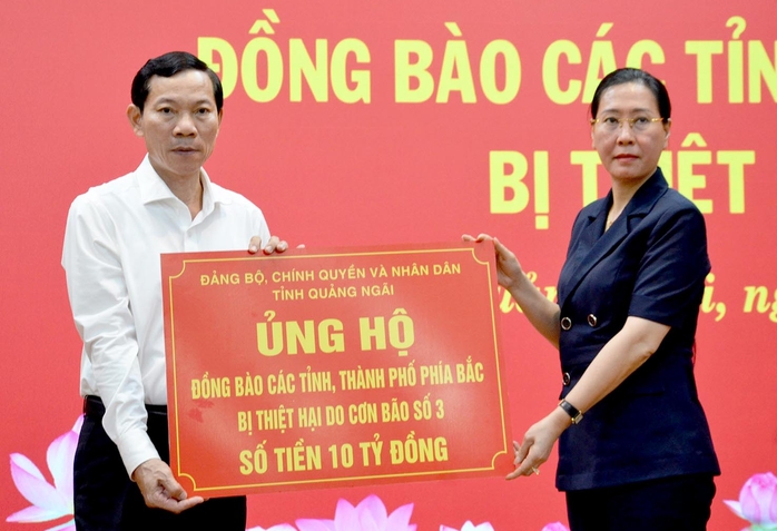 Sau thư kêu gọi, nhân dân Quảng Ngãi đóng góp gần 6 tỉ đồng ủng hộ các tỉnh phía Bắc- Ảnh 2. Sau thư kêu gọi, nhân dân Quảng Ngãi đóng góp gần 6 tỉ đồng ủng hộ các tỉnh phía Bắc- Ảnh 2.