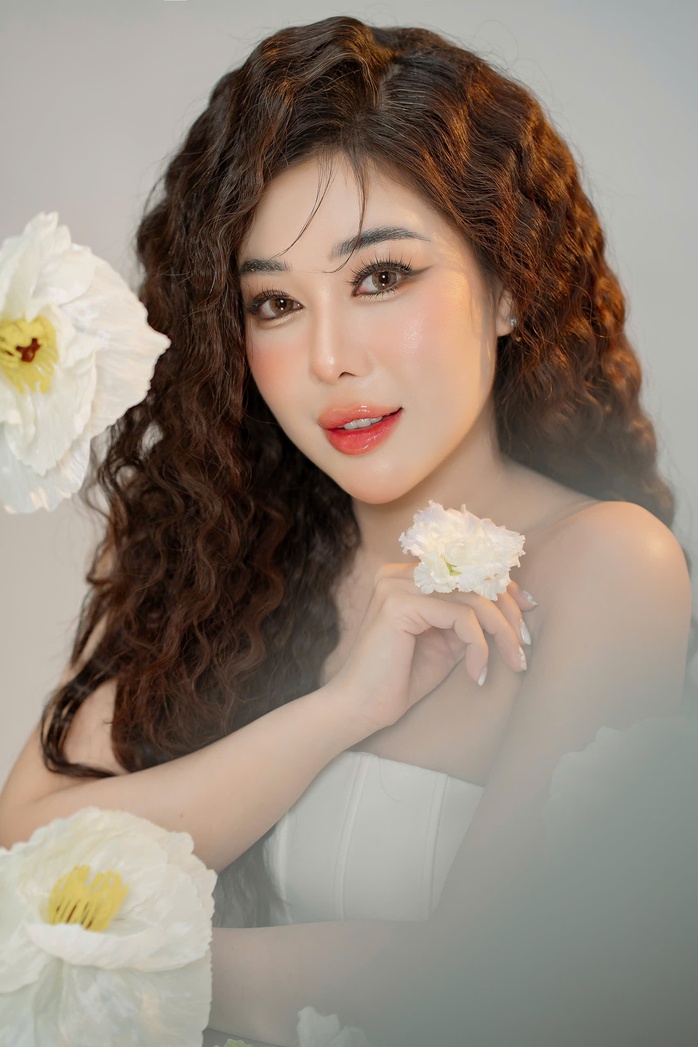 Ca sĩ Thiên Phú "mê" thầy Tạ Minh Tâm- Ảnh 3. Ca sĩ Thiên Phú "mê" thầy Tạ Minh Tâm- Ảnh 3.