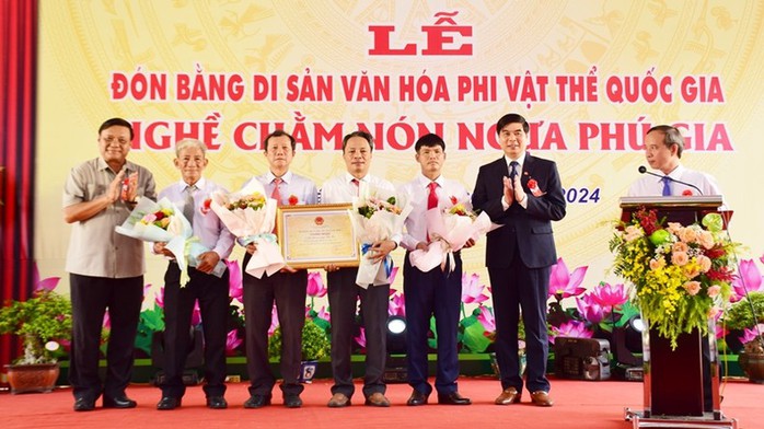 Nghề chằm nón ngựa Phú Gia (Bình Định) được công nhận là di sản văn hóa phi vật thể quốc gia- Ảnh 3. Nghề chằm nón ngựa Phú Gia (Bình Định) được công nhận là di sản văn hóa phi vật thể quốc gia- Ảnh 3.