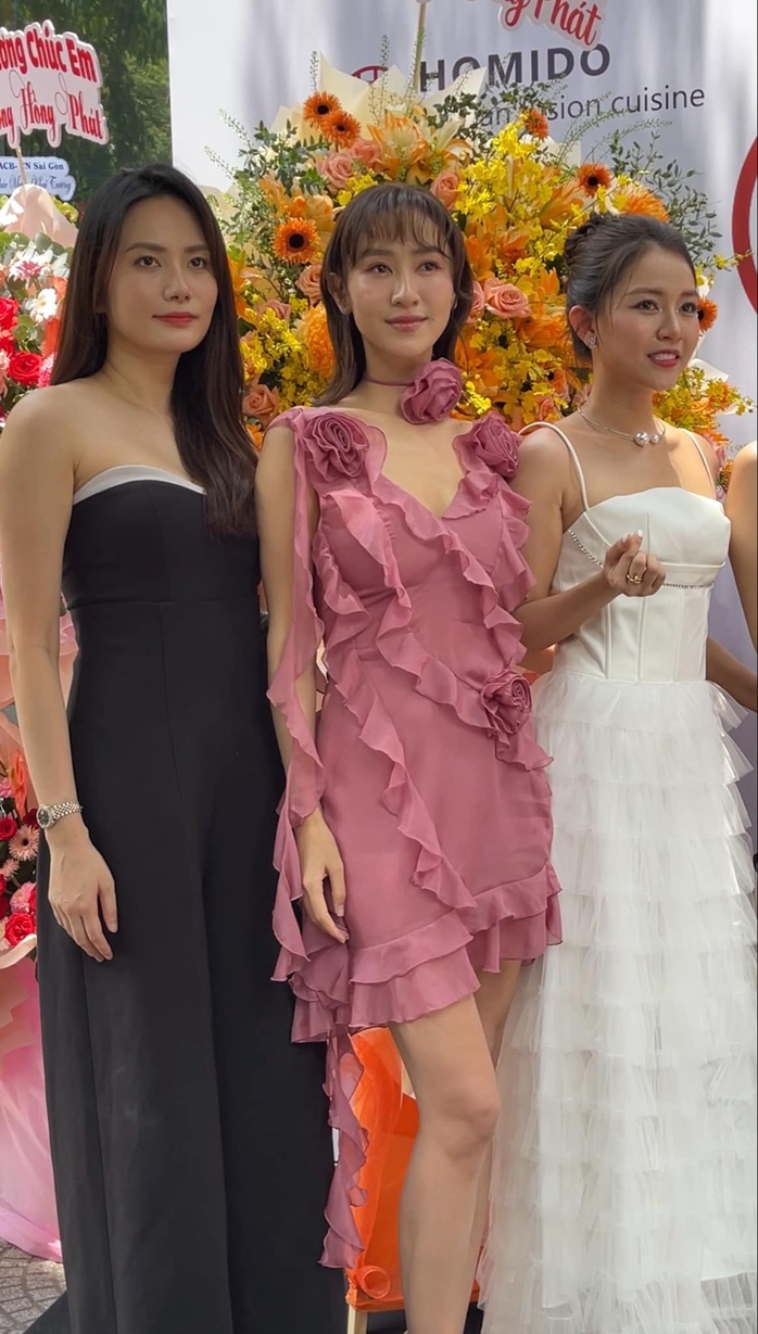Nhiều sao và cha mẹ nuôi chúc mừng ngày vui của Sam- Ảnh 6. Nhiều sao và cha mẹ nuôi chúc mừng ngày vui của Sam- Ảnh 6.