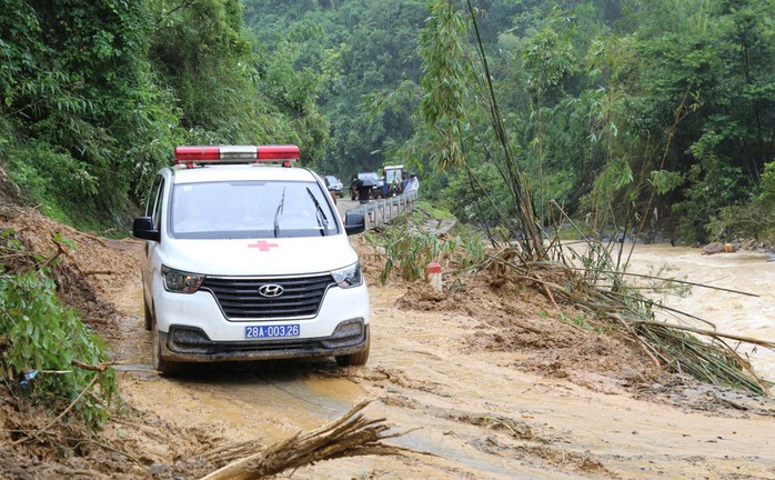 Lại xảy ra sạt lở đất trong đêm, 2 người bị vùi lấp tử vong- Ảnh 1. Lại xảy ra sạt lở đất trong đêm, 2 người bị vùi lấp tử vong- Ảnh 1.