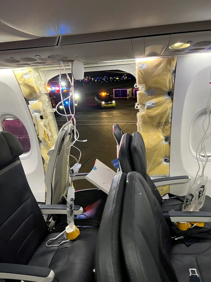 Sự cố bung thân của máy bay Boeing là do bu lông ở cửa không được gắn đúng cách trước khi bàn giao. Ảnh: Reuters Sự cố bung thân của máy tỷ lệ kèo góc nhà cái Boeing là do bu lông ở cửa không được gắn đúng cách trước khi bàn giao. Ảnh: Reuters