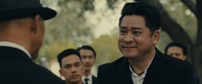 Mỹ nam Thuận Nguyễn thành con trai "ông trùm"- Ảnh 5. Mỹ nam Thuận Nguyễn thành con trai "ông trùm"- Ảnh 5.