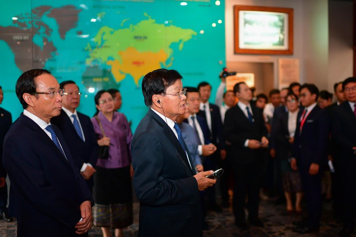 Tổng Bí thư, Chủ tịch nước Lào gặp nguyên Chủ tịch nước Nguyễn Minh Triết và nguyên Chủ tịch nước Trương Tấn Sang- Ảnh 6. Tổng Bí thư, Chủ tịch nước Lào gặp nguyên Chủ tịch nước Nguyễn Minh Triết và nguyên Chủ tịch nước Trương Tấn Sang- Ảnh 6.