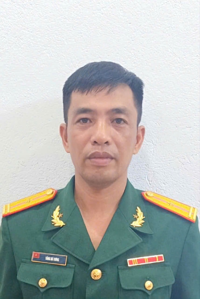 Truy tặng Huân chương Bảo vệ Tổ quốc cho Trung tá hy sinh khi giúp dân khắc phục hậu quả bão số 3- Ảnh 1. Truy tặng Huân chương Bảo vệ Tổ quốc cho Trung tá hy sinh khi giúp dân khắc phục hậu quả bão số 3- Ảnh 1.