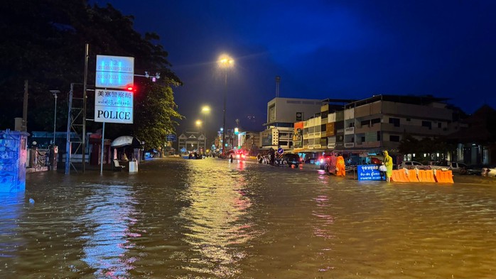 Myanmar, Thái Lan, Lào chiến đấu với lũ lụt hậu bão Yagi- Ảnh 15. Myanmar, Thái Lan, Lào chiến đấu với lũ lụt hậu bão Yagi- Ảnh 15.