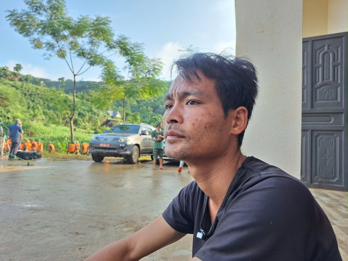 Báo Người Lao Động trao hỗ trợ 30 triệu đồng tới 3 gia đình ở thôn Làng Nủ- Ảnh 2. Báo Người Lao Động trao hỗ trợ 30 triệu đồng tới 3 gia đình ở thôn Làng Nủ- Ảnh 2.