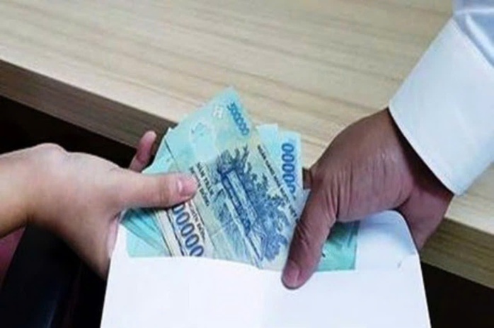 Cựu chánh tòa và 1 thẩm phán ở Kiên Giang bị bắt vì nhận hối lộ- Ảnh 1. Cựu chánh tòa và 1 thẩm phán ở Kiên Giang bị bắt vì nhận hối lộ- Ảnh 1.