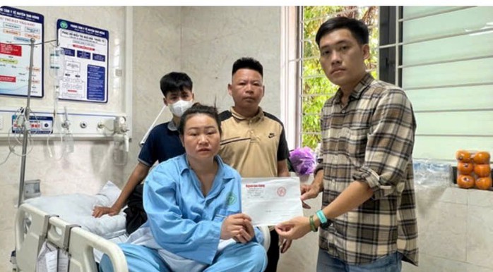 Khen thưởng 2 thanh niên dũng cảm cứu người trong vụ sập cầu Phong Châu- Ảnh 3. Khen thưởng 2 thanh niên dũng cảm cứu người trong vụ sập cầu Phong Châu- Ảnh 3.
