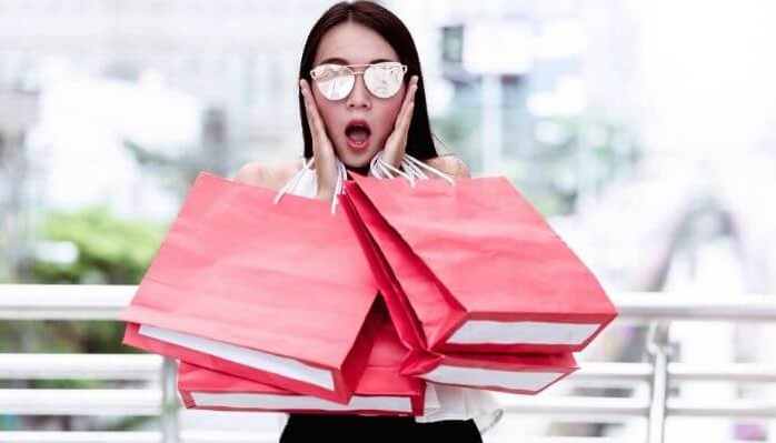 Cự Giải có thể chi tiêu không cần thiết. Ảnh: livinglowkey.com Cự Giải có thể chi tiêu không cần thiết. Ảnh: livinglowkey.com