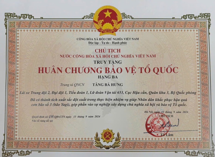 Truy tặng Huân chương Bảo vệ Tổ quốc cho Trung tá hy sinh khi giúp dân khắc phục hậu quả bão số 3- Ảnh 2. Truy tặng Huân chương Bảo vệ Tổ quốc cho Trung tá hy sinh khi giúp dân khắc phục hậu quả bão số 3- Ảnh 2.