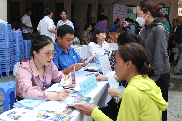 Doanh nghiệp "treo" thưởng để tuyển lao động- Ảnh 1. Doanh nghiệp "treo" thưởng để tuyển lao động- Ảnh 1.
