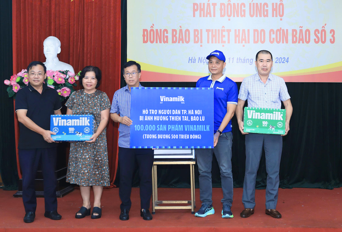 Vinamilk kịp thời hỗ trợ 550.000 sản phẩm thiết yếu cho người dân vùng bão lũ- Ảnh 3. Vinamilk kịp thời hỗ trợ 550.000 sản phẩm thiết yếu cho người dân vùng bão lũ- Ảnh 3.