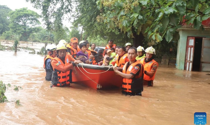 Myanmar, Thái Lan, Lào chiến đấu với lũ lụt hậu bão Yagi- Ảnh 2. Myanmar, Thái Lan, Lào chiến đấu với lũ lụt hậu bão Yagi- Ảnh 2.