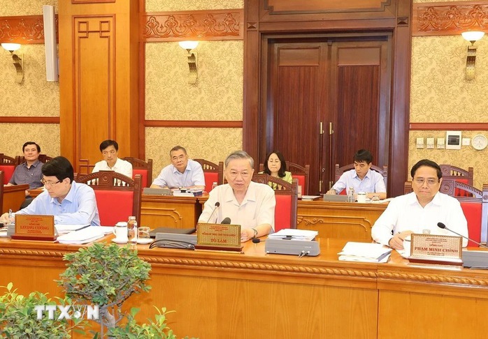 Tổng Bí thư, Chủ tịch nước Tô Lâm chủ trì họp Bộ Chính trị về nội dung quan trọng của 2 địa phương- Ảnh 2. Tổng Bí thư, Chủ tịch nước Tô Lâm chủ trì họp Bộ Chính trị về nội dung quan trọng của 2 địa phương- Ảnh 2.