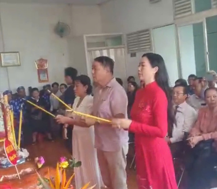Nghệ sĩ tề tựu mừng Ngày truyền thống Sân khấu Việt Nam- Ảnh 1. Nghệ sĩ tề tựu mừng Ngày truyền thống Sân khấu Việt Nam- Ảnh 1.