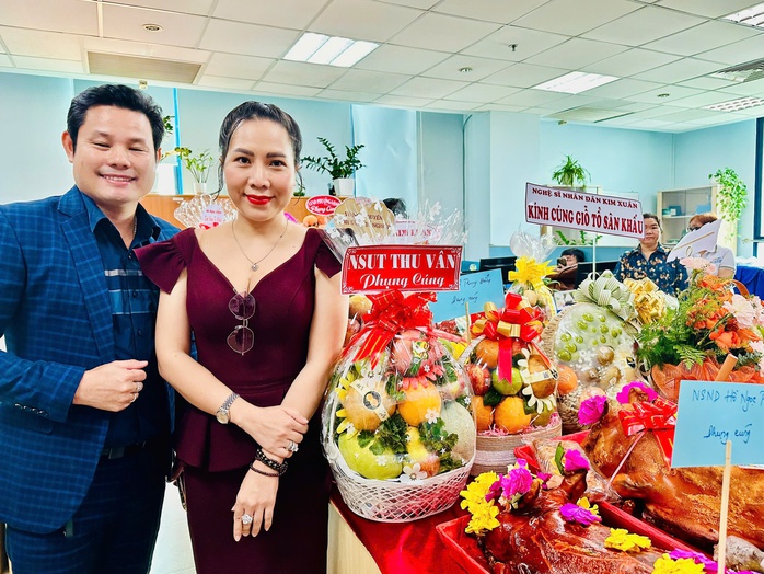 Nghệ sĩ tề tựu mừng Ngày truyền thống Sân khấu Việt Nam- Ảnh 6. Nghệ sĩ tề tựu mừng Ngày truyền thống Sân khấu Việt Nam- Ảnh 6.