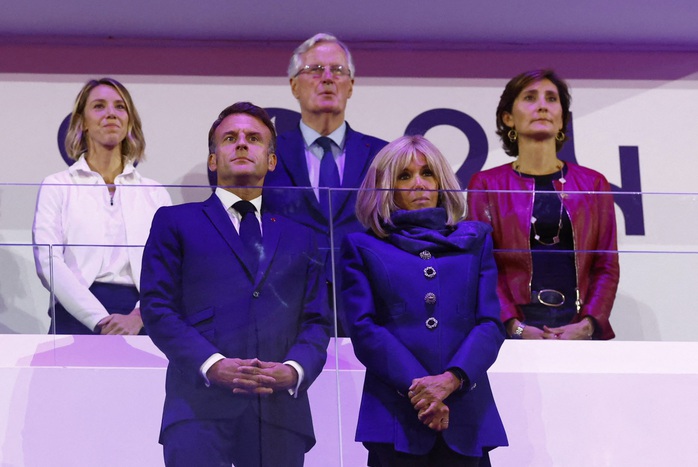 Tổng thống Emmanuel Macron (hàng dưới) và Thủ tướng Michel Barnier (hàng trên) tại một sự kiện ở thủ đô Paris - Pháp hôm 8-9 Ảnh: Reuters Tổng thống Emmanuel Macron (hàng dưới) và Thủ tướng Michel Barnier (hàng trên) tại một sự kiện ở thủ đô Paris - Pháp hôm 8-9 Ảnh: Reuters
