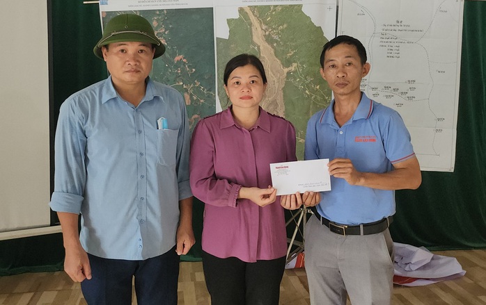 Báo Người Lao Động trao 160 triệu đồng hỗ trợ 16 hộ gia đình ở Làng Nủ- Ảnh 1. Báo Người Lao Động trao 160 triệu đồng hỗ trợ 16 hộ gia đình ở Làng Nủ- Ảnh 1.