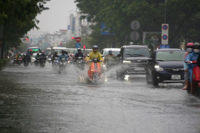Thời tiết hôm nay 15-9: TP HCM và Nam Bộ mưa dông về chiều và đêm - Ảnh 1. Thời tiết hôm nay 15-9: TP HCM và Nam Bộ mưa dông về chiều và đêm - Ảnh 1.