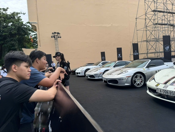Thỏa thích ngắm siêu xe tại sự kiện Gumball 3000 ở TP HCM- Ảnh 2. Thỏa thích ngắm siêu xe tại sự kiện Gumball 3000 ở TP HCM- Ảnh 2.