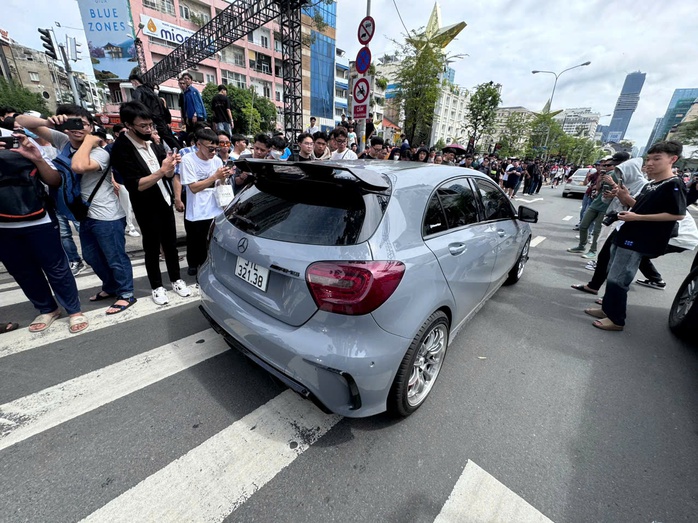 Thỏa thích ngắm siêu xe tại sự kiện Gumball 3000 ở TP HCM- Ảnh 5. Thỏa thích ngắm siêu xe tại sự kiện Gumball 3000 ở TP HCM- Ảnh 5.