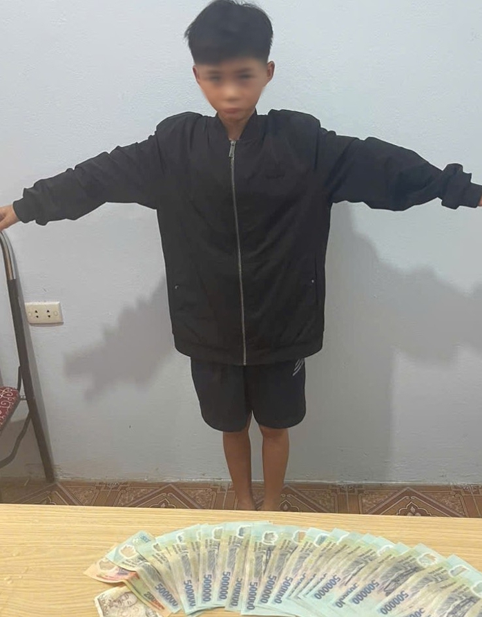 Bắt nóng nghi phạm trộm 14 triệu đồng tiền ủng hộ đồng bào bị bão lũ- Ảnh 1. Bắt nóng nghi phạm trộm 14 triệu đồng tiền ủng hộ đồng bào bị bão lũ- Ảnh 1.