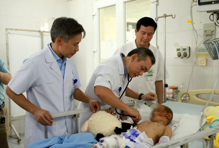 Xuất cấp hàng tấn Cloramin B phòng dịch bệnh sau mưa bão, ngập lụt- Ảnh 2. Xuất cấp hàng tấn Cloramin B phòng dịch bệnh sau mưa bão, ngập lụt- Ảnh 2.