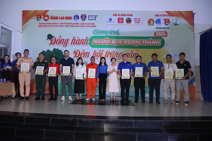 "Đồng hành người bạn ngoại thành" tại huyện Nhà Bè- Ảnh 8. "Đồng hành người bạn ngoại thành" tại huyện Nhà Bè- Ảnh 8.