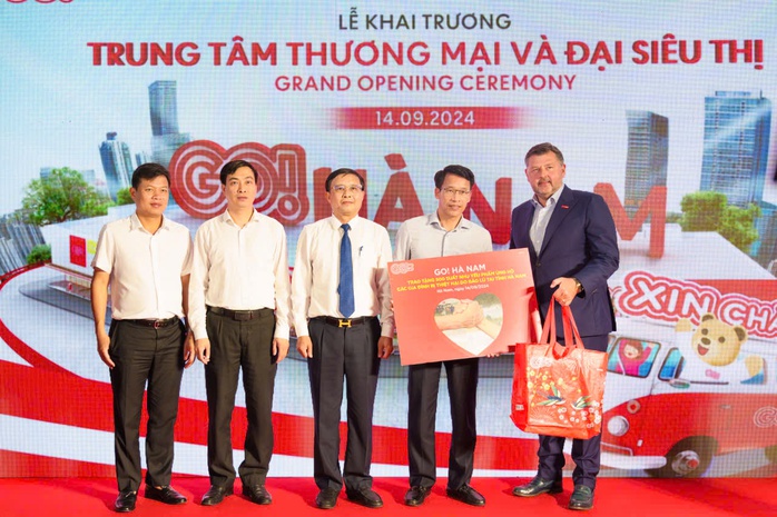 Central Retail chung tay ủng hộ đồng bào bão, lũ và hỗ trợ giáo dục- Ảnh 1. Central Retail chung tay ủng hộ đồng bào bão, lũ và hỗ trợ giáo dục- Ảnh 1.