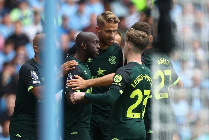 Haaland bùng nổ cú đúp khi Man City thắng ngược Brentford, Liverpool thua sốc sân nhà- Ảnh 2. Haaland bùng nổ cú đúp khi Man City thắng ngược Brentford, Liverpool thua sốc sân nhà- Ảnh 2.