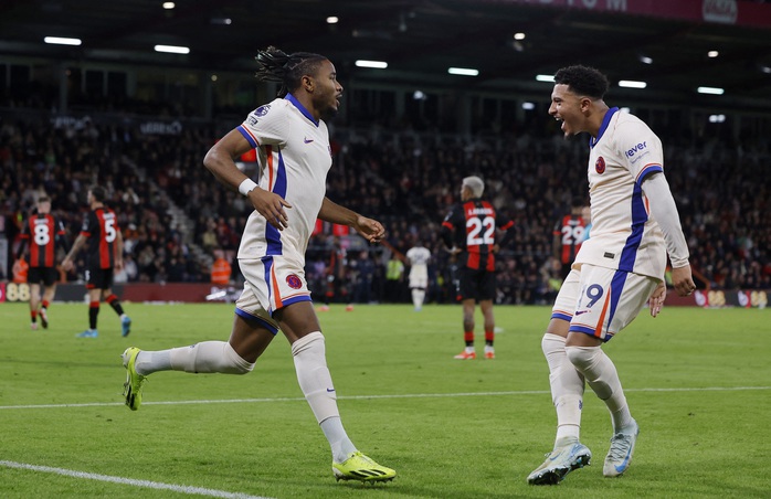 Cựu sao Man United tỏa sáng, Chelsea vỡ òa "bàn thắng vàng"- Ảnh 4. Cựu sao Man United tỏa sáng, Chelsea vỡ òa "bàn thắng vàng"- Ảnh 4.