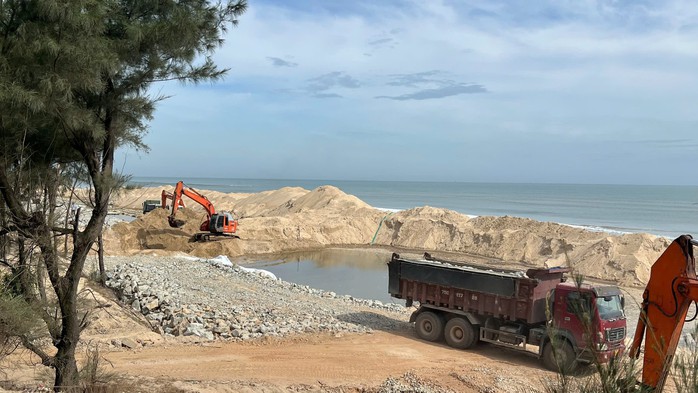 Bất ngờ tải trọng xe chở đá ở dự án xây dựng bờ kè biển- Ảnh 7. Bất ngờ tải trọng xe chở đá ở dự án xây dựng bờ kè biển- Ảnh 7.