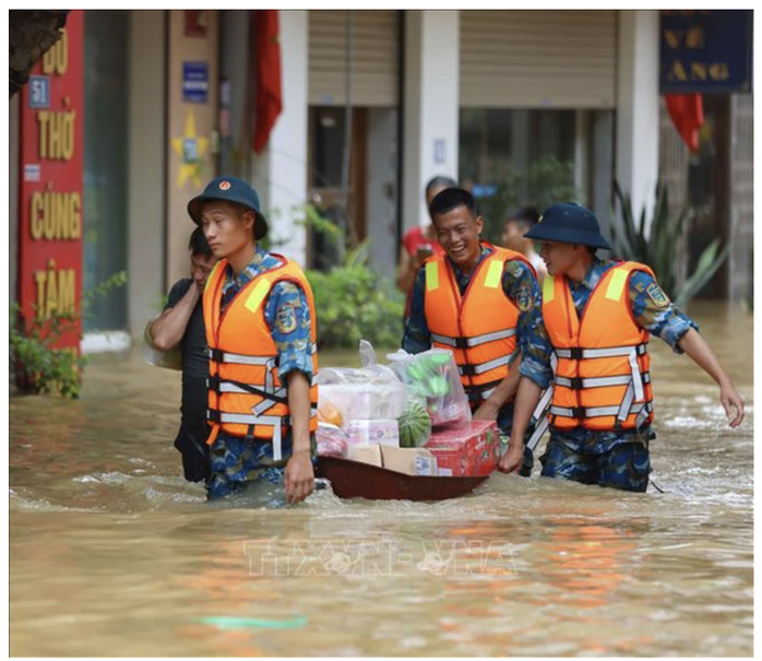 Đừng để cứu trợ thành gánh nặng và sự lãng phí!- Ảnh 1. Đừng để cứu trợ thành gánh nặng và sự lãng phí!- Ảnh 1.