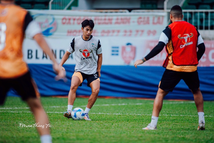 VFF gọi cầu thủ 16 tuổi lên tuyển, HAGL muốn giữ đấu vòng 1 V-League- Ảnh 1. VFF gọi cầu thủ 16 tuổi lên tuyển, HAGL muốn giữ đấu vòng 1 V-League- Ảnh 1.