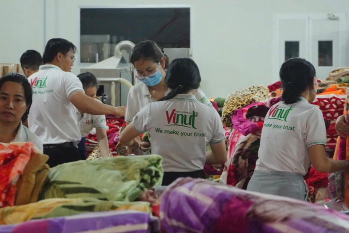 Hình ảnh mang yêu thương của Bình Dương “lên xe” hướng về miền Bắc- Ảnh 2. Hình ảnh mang yêu thương của Bình Dương “lên xe” hướng về miền Bắc- Ảnh 2.