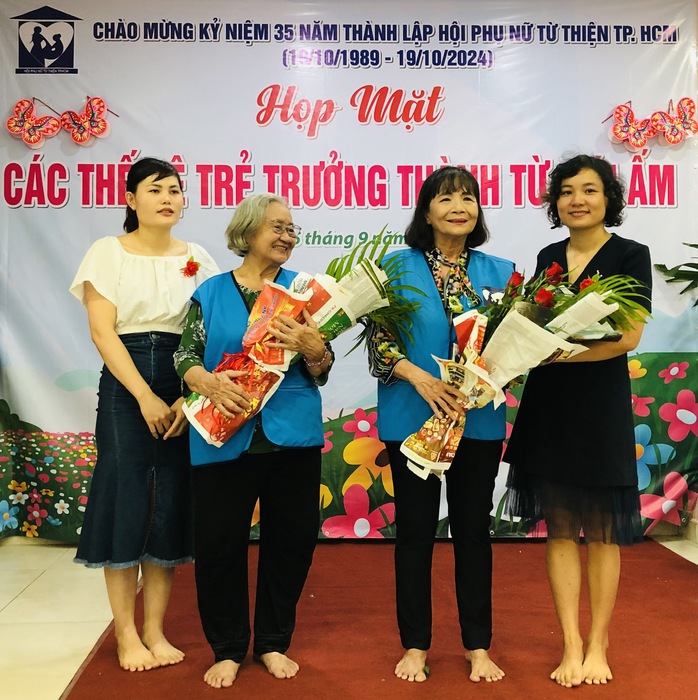 Rưng rưng cuộc hội ngộ của các thế hệ lớn lên từ mái ấm ở TP HCM- Ảnh 2. Rưng rưng cuộc hội ngộ của các thế hệ lớn lên từ mái ấm ở TP HCM- Ảnh 2.