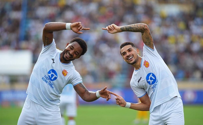 V-League 2024-2025: Đương kim vô địch Nam Định thua sốc, "lỗi" liên quan Rafaelson?- Ảnh 2. V-League 2024-2025: Đương kim vô địch Nam Định thua sốc, "lỗi" liên quan Rafaelson?- Ảnh 2.