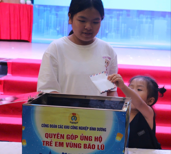 Hình ảnh mang yêu thương của Bình Dương “lên xe” hướng về miền Bắc- Ảnh 14. Hình ảnh mang yêu thương của Bình Dương “lên xe” hướng về miền Bắc- Ảnh 14.
