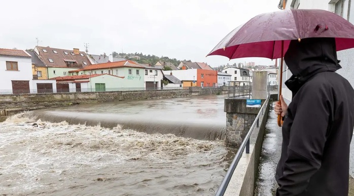Tại Cộng hòa Czech, sông Jihlava tràn bờ sau trận mưa lớn. Ảnh: DW Tại Cộng hòa Czech, sông Jihlava tràn bờ sau trận mưa lớn. Ảnh: DW