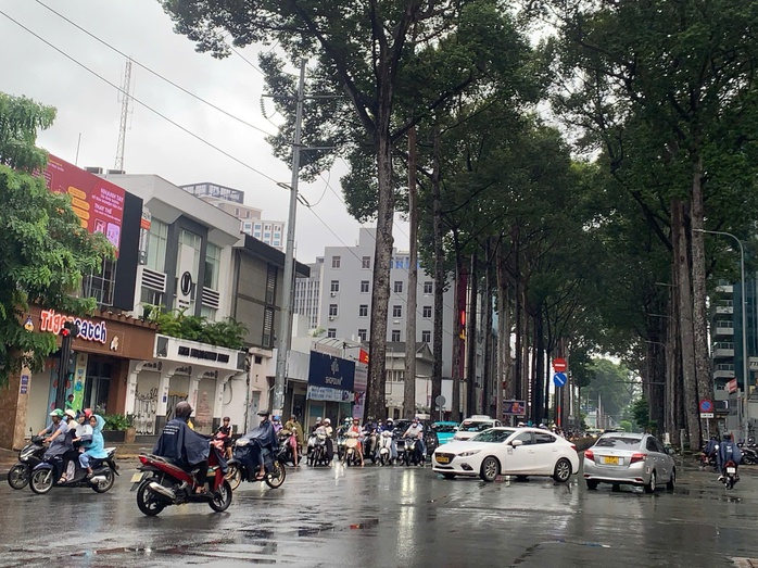 Sáng cuối tuần, TP HCM mưa nhiều nơi- Ảnh 2. Sáng cuối tuần, TP HCM mưa nhiều nơi- Ảnh 2.
