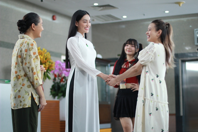 Hào quang rực rỡ showbiz Việt lên màn ảnh nhỏ!- Ảnh 1. Hào quang rực rỡ showbiz Việt lên màn ảnh nhỏ!- Ảnh 1.