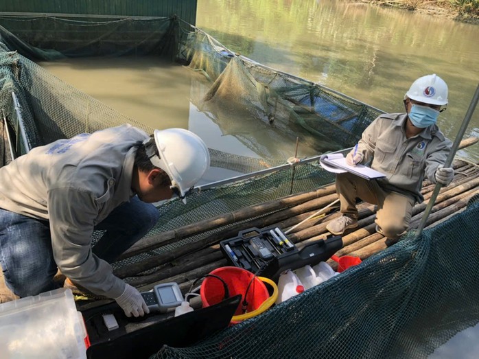 Tuyên Quang điều tra nghi vấn nước suối màu đen làm cá chết hàng loạt sau bão số 3- Ảnh 1. Tuyên Quang điều tra nghi vấn nước suối màu đen làm cá chết hàng loạt sau bão số 3- Ảnh 1.