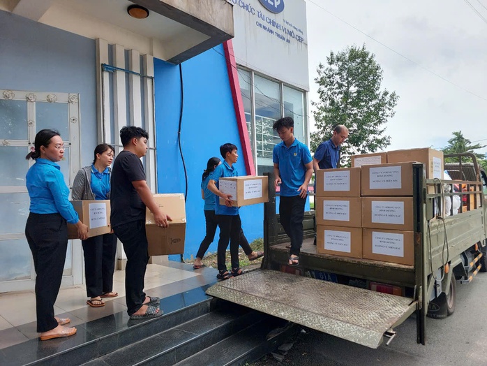 Hình ảnh mang yêu thương của Bình Dương “lên xe” hướng về miền Bắc- Ảnh 11. Hình ảnh mang yêu thương của Bình Dương “lên xe” hướng về miền Bắc- Ảnh 11.