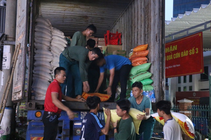 Hình ảnh mang yêu thương của Bình Dương “lên xe” hướng về miền Bắc- Ảnh 3. Hình ảnh mang yêu thương của Bình Dương “lên xe” hướng về miền Bắc- Ảnh 3.