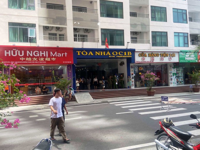 Người đàn ông rơi từ tòa nhà Mường Thanh tử vong- Ảnh 2. Người đàn ông rơi từ tòa nhà Mường Thanh tử vong- Ảnh 2.