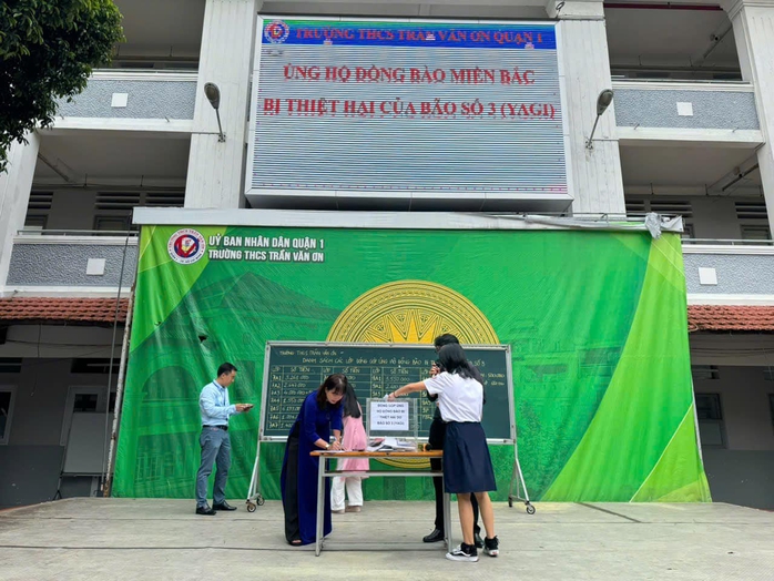 "Con xin góp toàn bộ tiền tiết kiệm của con, dù 200.000 đồng rất ít ỏi..."- Ảnh 2. "Con xin góp toàn bộ tiền tiết kiệm của con, dù 200.000 đồng rất ít ỏi..."- Ảnh 2.