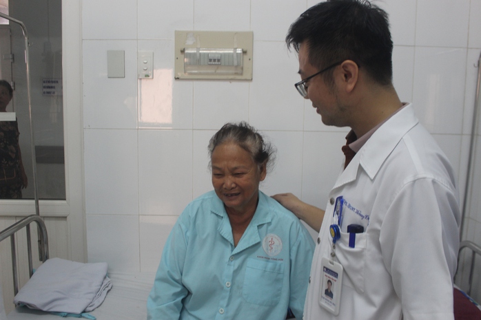 Cuộc thi viết "Người thầy thuốc trong tôi": Cứu người là hạnh phúc- Ảnh 1. Cuộc thi viết "Người thầy thuốc trong tôi": Cứu người là hạnh phúc- Ảnh 1.