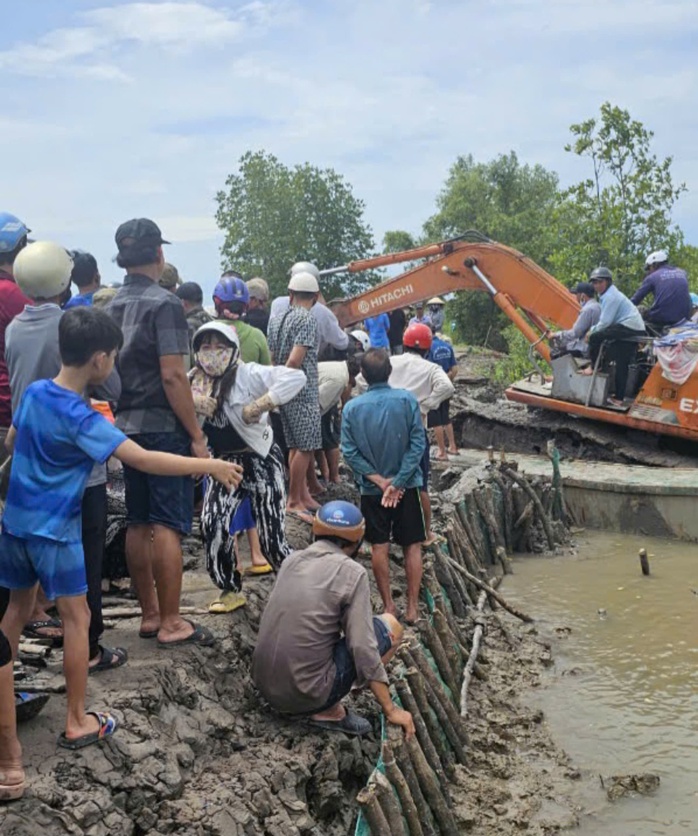 Tìm thấy thi thể người đàn ông nằm trong lỗ ở vuông tôm- Ảnh 1. Tìm thấy thi thể người đàn ông nằm trong lỗ ở vuông tôm- Ảnh 1.